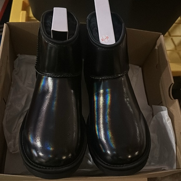 Black ankle boots Ugg size 9 never been worn - Picture 3 of 4